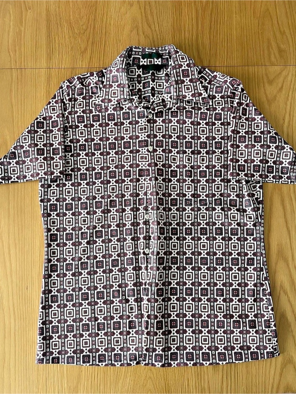 Vintage Geometric Short Sleeve Button-Up Maroon and White